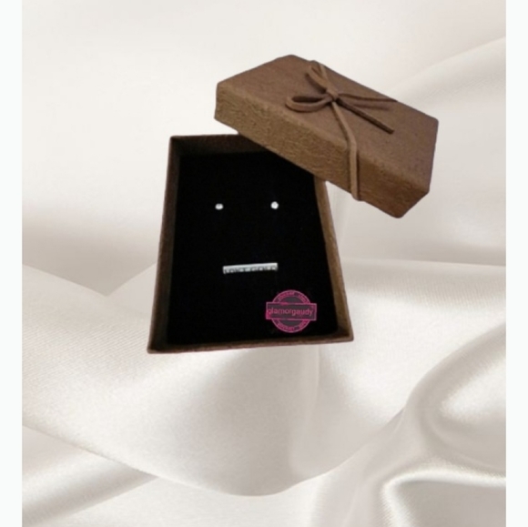 10k Yellow Gold Studs - Picture 3 of 5